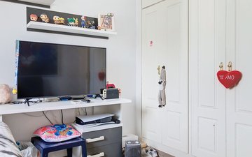 Property slide 32