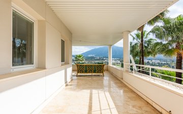 Property slide 10