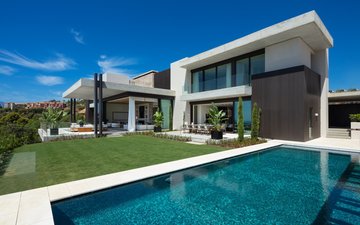 Property slide 32