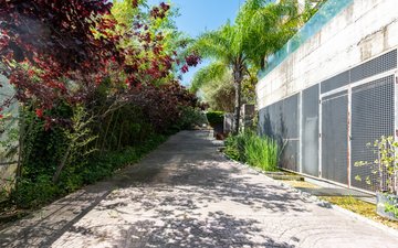 Property slide 42