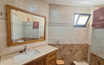 Property slide 32