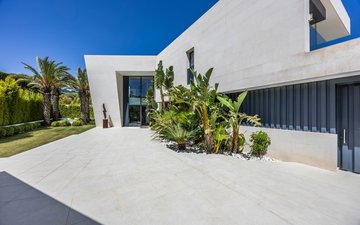 Property slide 32
