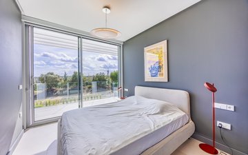 Property slide 32