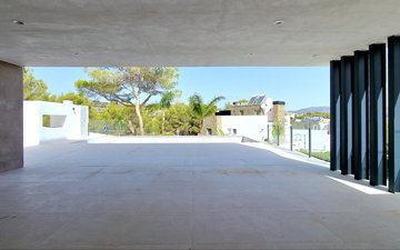 Property slide 32