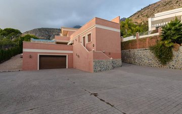 Property slide 32