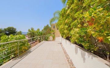 Property slide 58