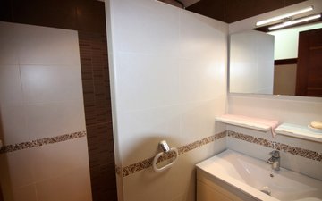 Property slide 32