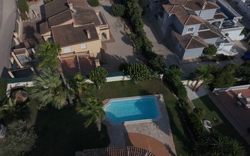 Property slide 32