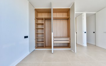 Property slide 32