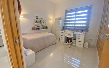 Property slide 16