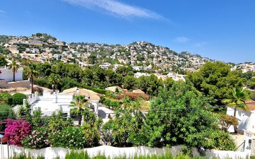 Property slide 32
