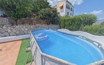 Property slide 32
