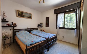 Property slide 32