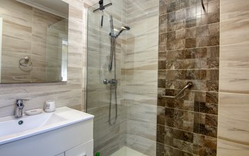 Property slide 32