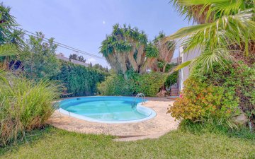 Property slide 32