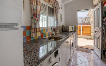 Property slide 32