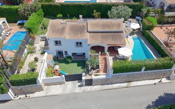 Property slide 32
