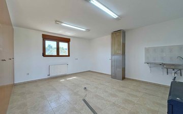 Property slide 32