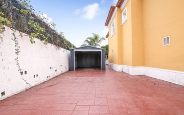 Property slide 32