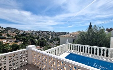 Property slide 44