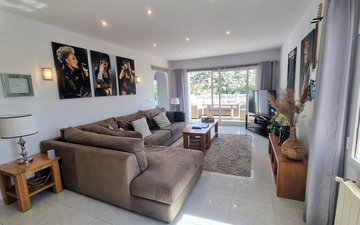 Property slide 10