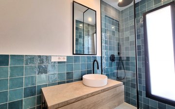 Property slide 32