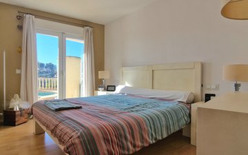Property slide 25
