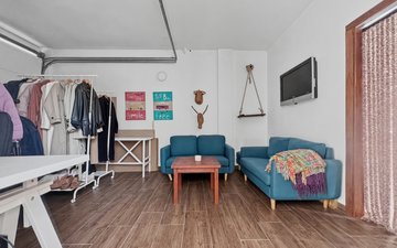 Property slide 32