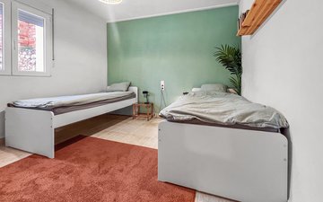 Property slide 32