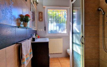 Property slide 16