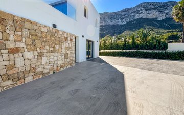Property slide 44