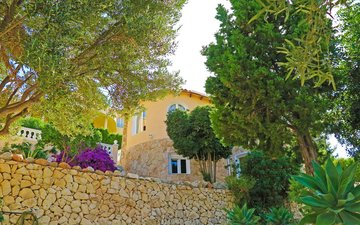 Property slide 32