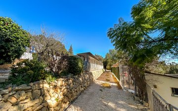 Property slide 20