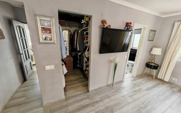 Property slide 22