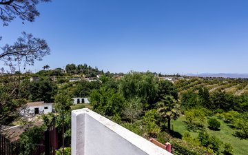 Property slide 32
