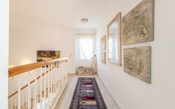 Property slide 32
