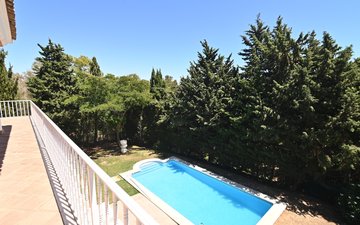 Property slide 32