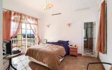 Property slide 10