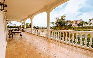 Property slide 32
