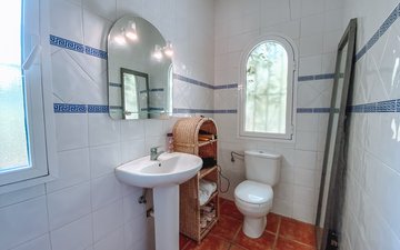 Property slide 32