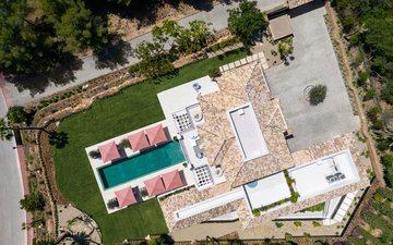 Property slide 32