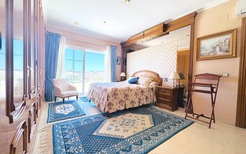 Property slide 32