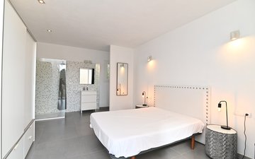 Property slide 44