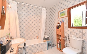 Property slide 20