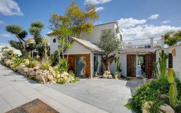 Property slide 10