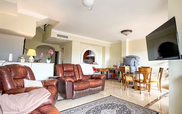 Property slide 32