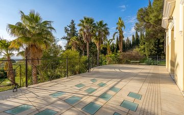 Property slide 48