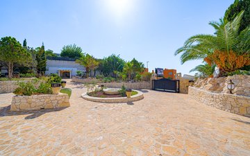 Property slide 32