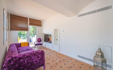 Property slide 32