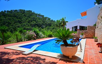 Property slide 32